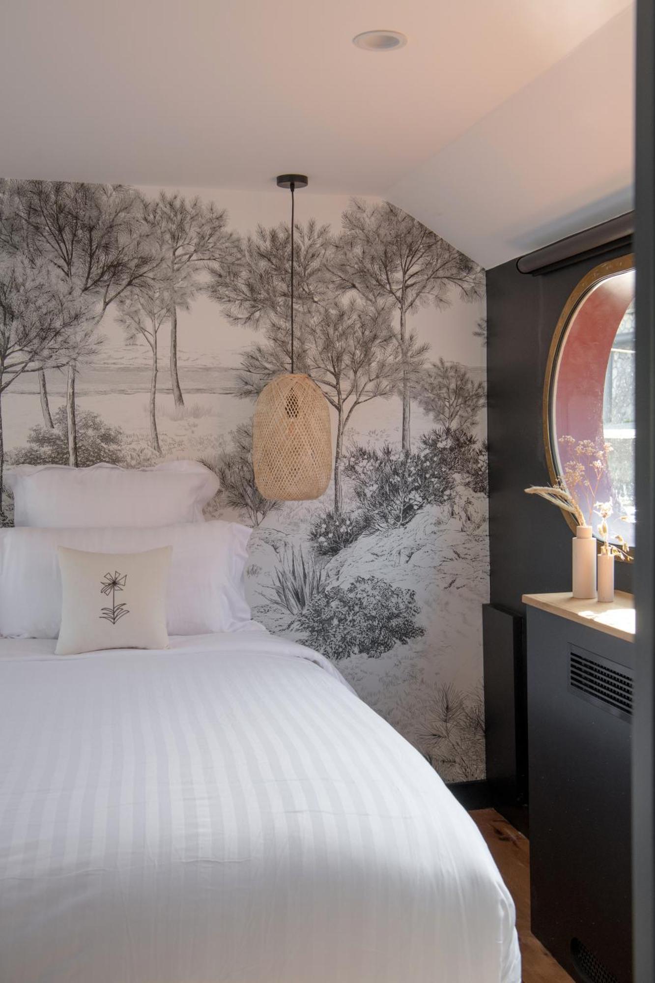 La Peniche - Bed And Bicycle - Tournon Hotel Екстериор снимка